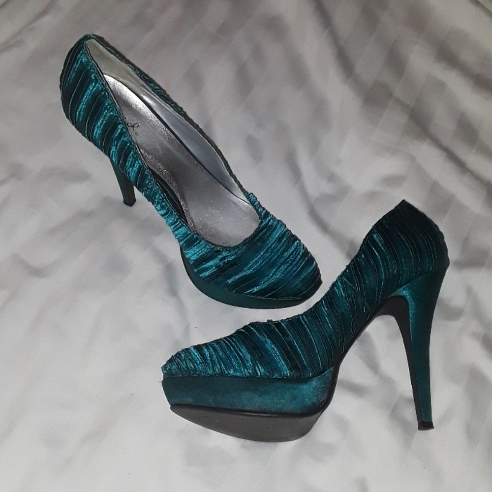 Dress shoe